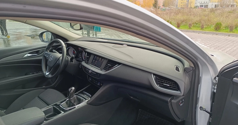 Opel Insignia cena 68900 przebieg: 117000, rok produkcji 2019 z Chełm małe 667